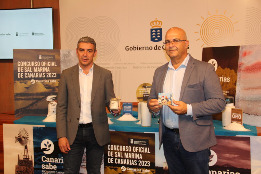 Platocanario.es Narvay Quintero y Luis Arráez dando a conocer el fallo del jurado