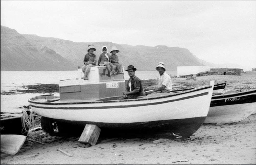 Platocanario.es Fishermen on the island of La Graciosa (PHOTO: Javier Reyes Acuña/memoriadelagraciasa.com)