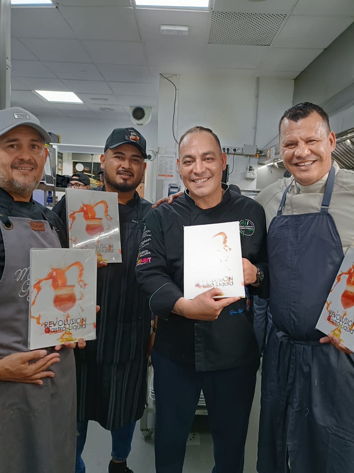 Platocanario.es Mexican chefs with the Revoluzion Gastroliquid