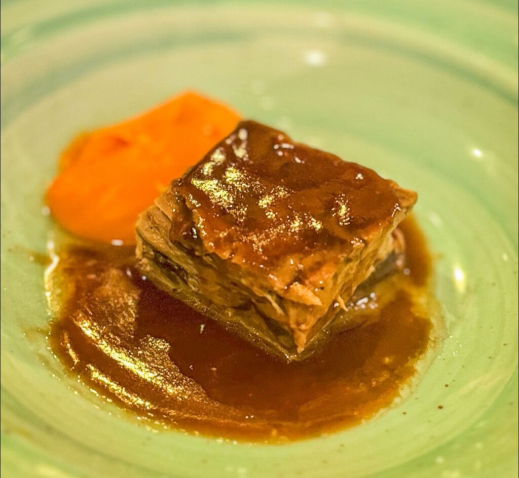 Platocanario.es Pressed tuna, jable sweet potato and thorn juice. Yeray Gil