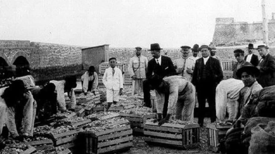 Platocanario.es Commercial movement at the Onion Pier in Arrecife (PHOTO: memoriadelanzarote.com)