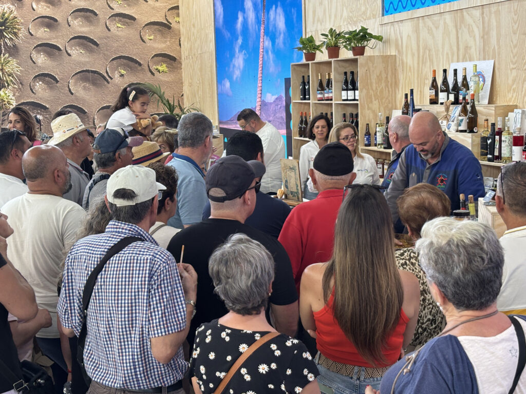 Platocanario.es Los del Gofio Arráez en plena tarea en Feaga 25