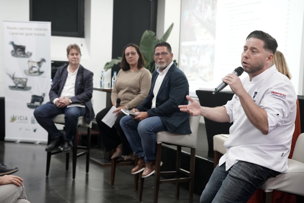 Platocanario.es Diego Schattenhofer en la presentación del trabajo