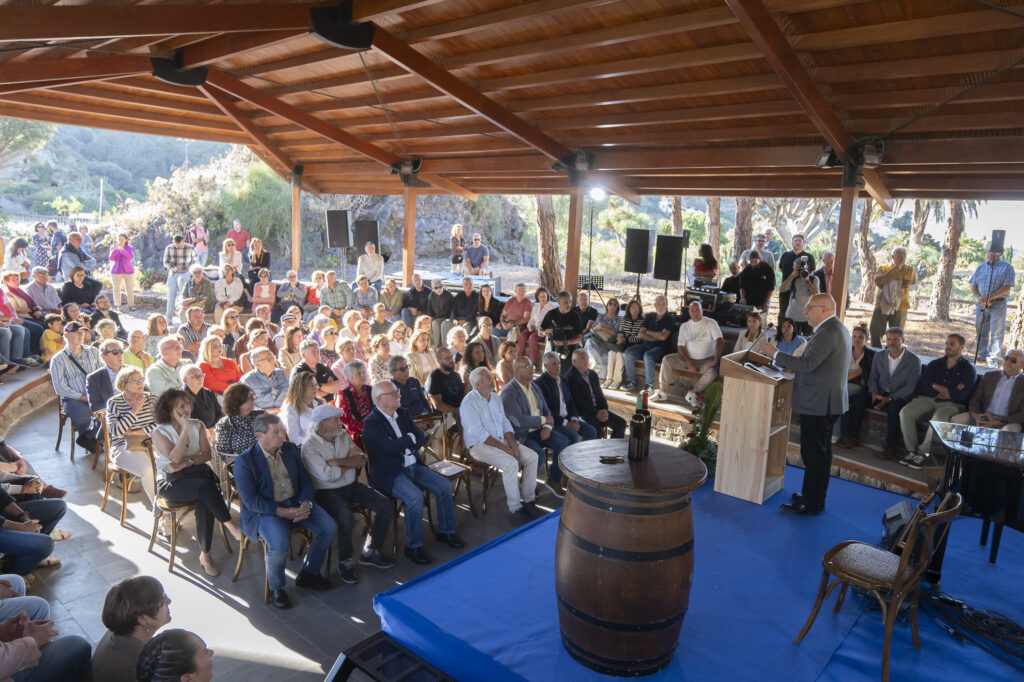 Platocanario.es Un momento del acto de descorche del vino de Gran Canaria 2025