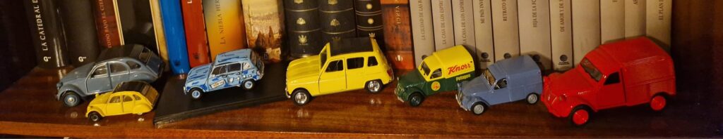 Platocanario.es El R4 del Chiringuito Tropical junto a otras miniaturas en el hogar de Paco Marín