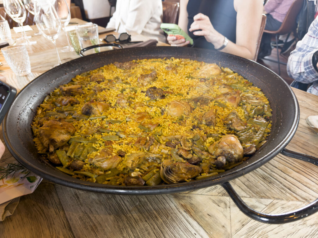 Platocanario.es La paella elaborada por cada grupo de comensales