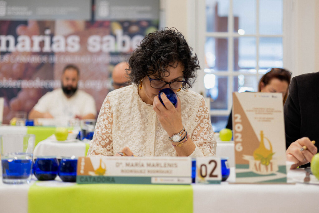Platocanario.es Catadora de AOVE en Agrocanarias
