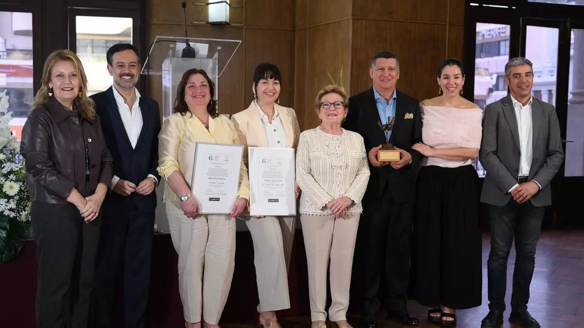 Platocanario.es La Academia de Gastronomía de Santa Cruz de Tenerife distinguió a Etéreo y Chari Peón (FOTO: EL Día)