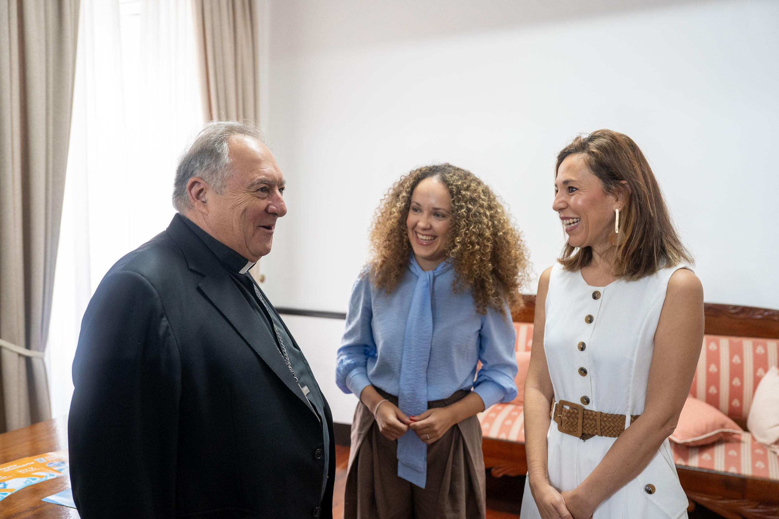 Platocanario.es El-obispo-Mazuelos-con-las-directivas-de-Hecansa