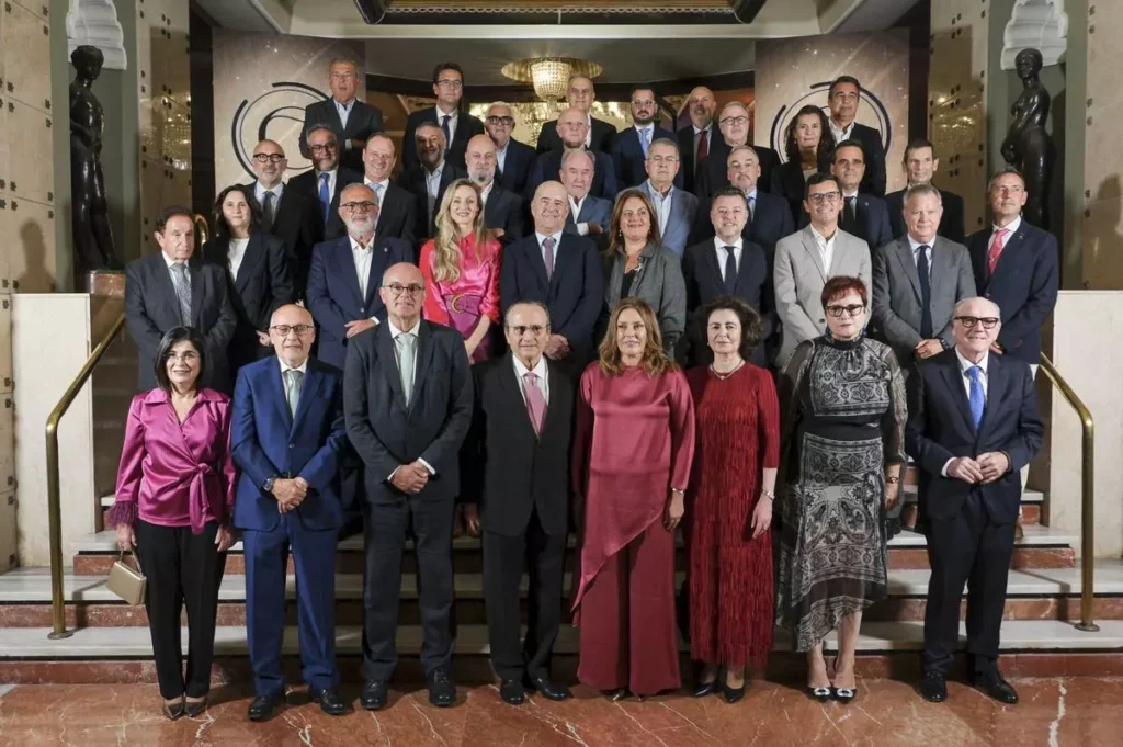 Platocanario.es Javier Moll con las autoridades asistentes a los II Culinary Hotel Awards