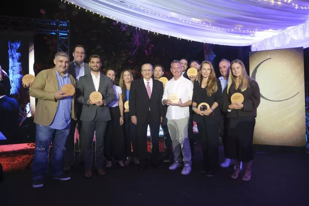 Platocanario.es Foto de familia de invitados con Javier Moll